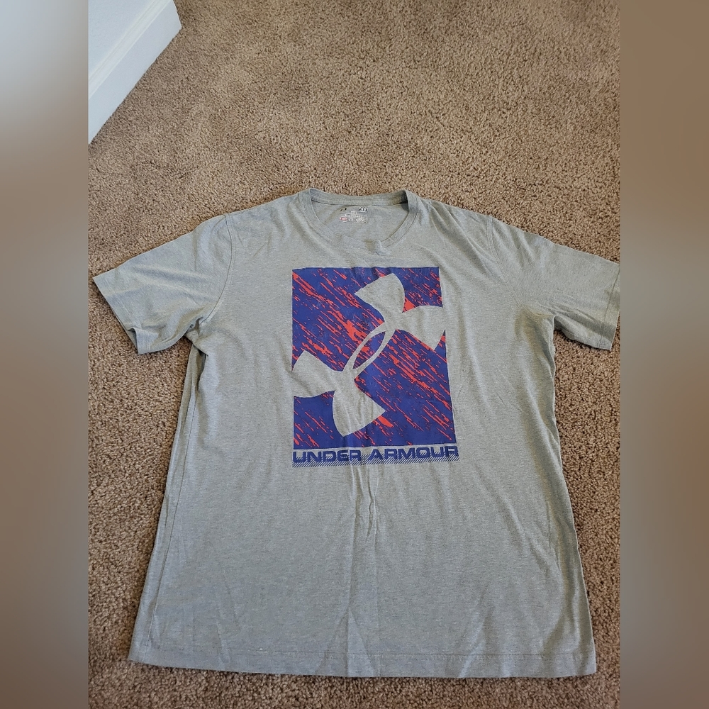 Mens large underarmour tee shirt